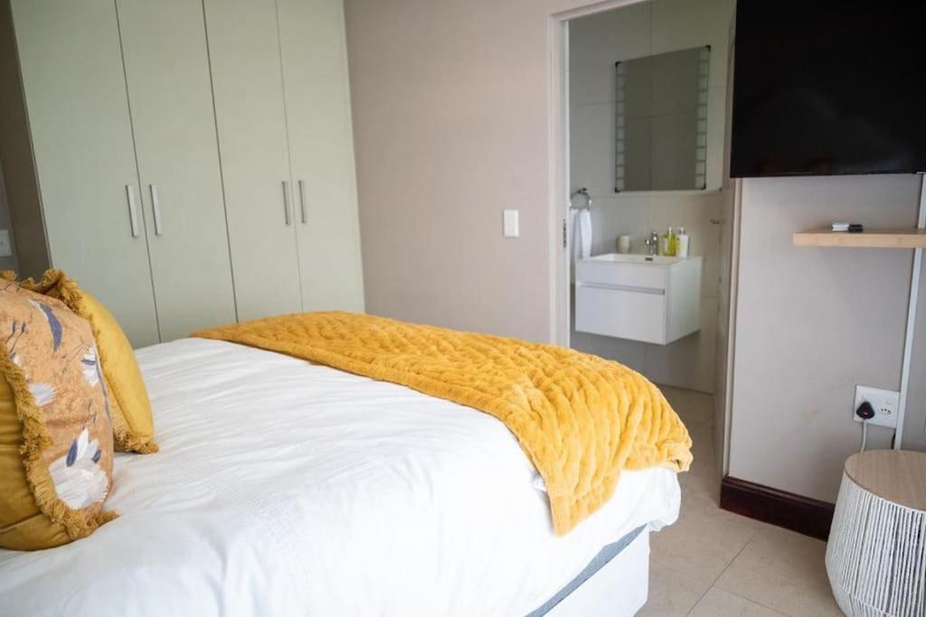 203 Marina Bay Luxury Suite, Umhlanga Apartment